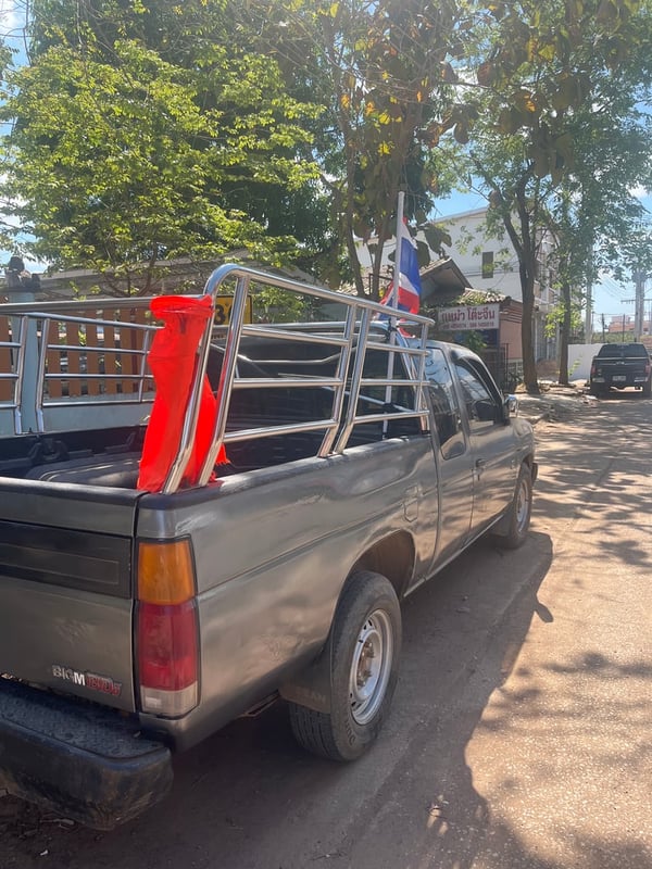 ขายรถนิสสันฝาแดง