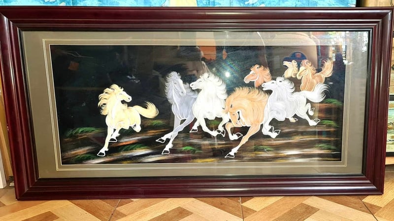 ภาพมงคลม้าแปดตัว 2 มิติ 2 D ทำจากขนม้าย้อมสีของขวัญล้ำค่าในเทศกาล-วันพิเศษ