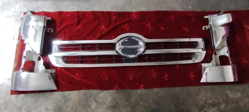 กระจัง​หน้า​ฮี​โน่​เมก้า​500