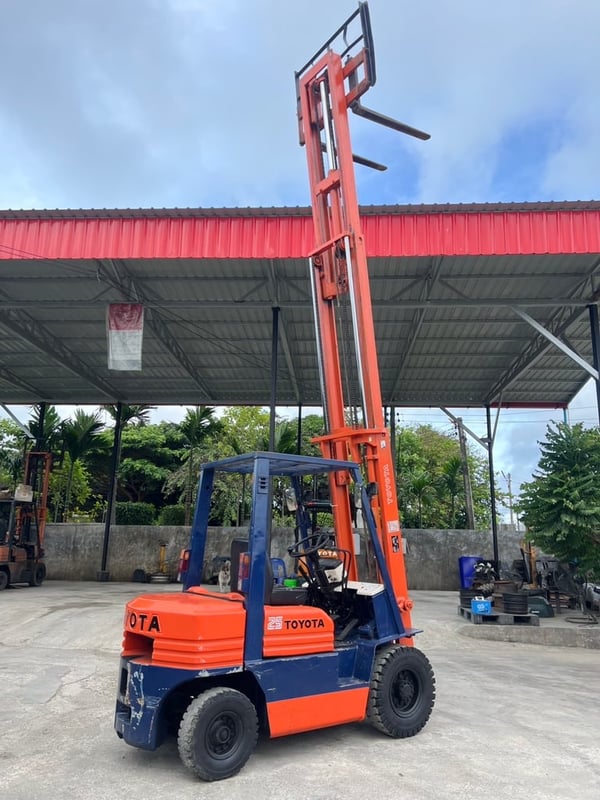 Toyota น้ำหนัก2.5ตัน ดีเซล เสาสูง 5.5 เมตร