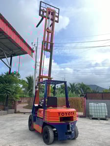 Toyota น้ำหนัก2.5ตัน ดีเซล เสาสูง 5.5 เมตร
