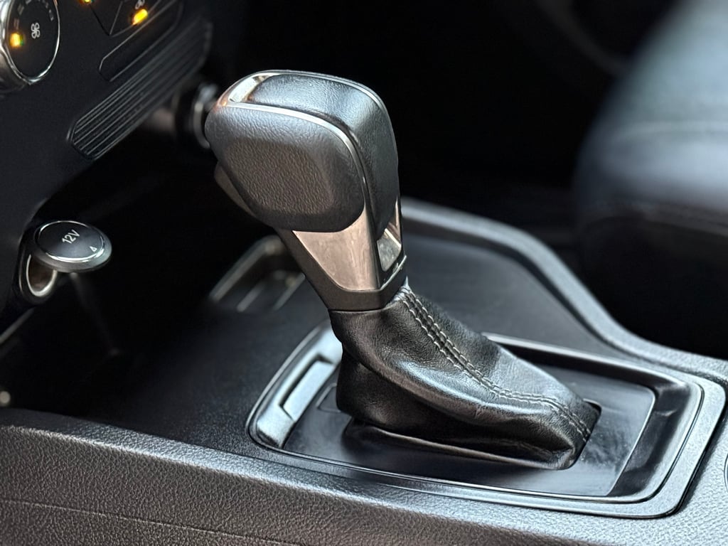 Ford Ranger Hi-Rider 2.2 XLT เกียร์ออโต้ โฉมไมเนอร์เชนจ์แล้ว Ford Ranger Hi-Rider 2.2 XLT เกียร์ออโต้ โฉมไมเนอร์เชนจ์แล้ว