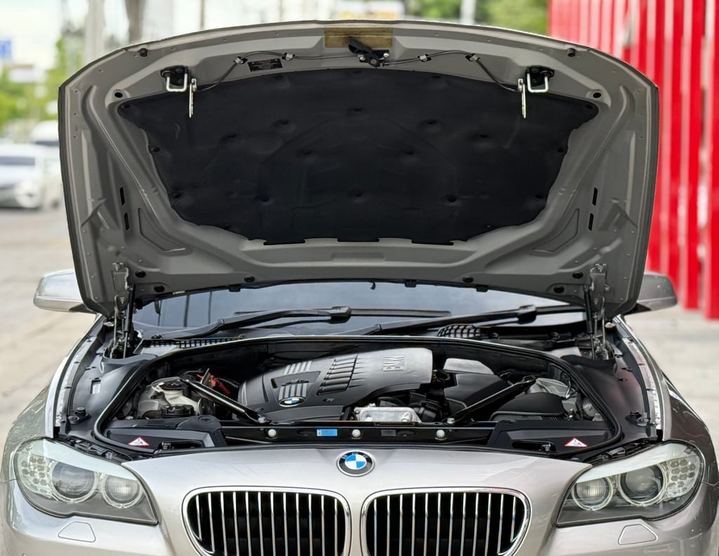 BMW (F10) 523i สภาพสมบูรณ์ น็อตไม่ขยับไม่เคยชน BMW (F10) 523i สภาพสมบูรณ์ น็อตไม่ขยับไม่เคยชน