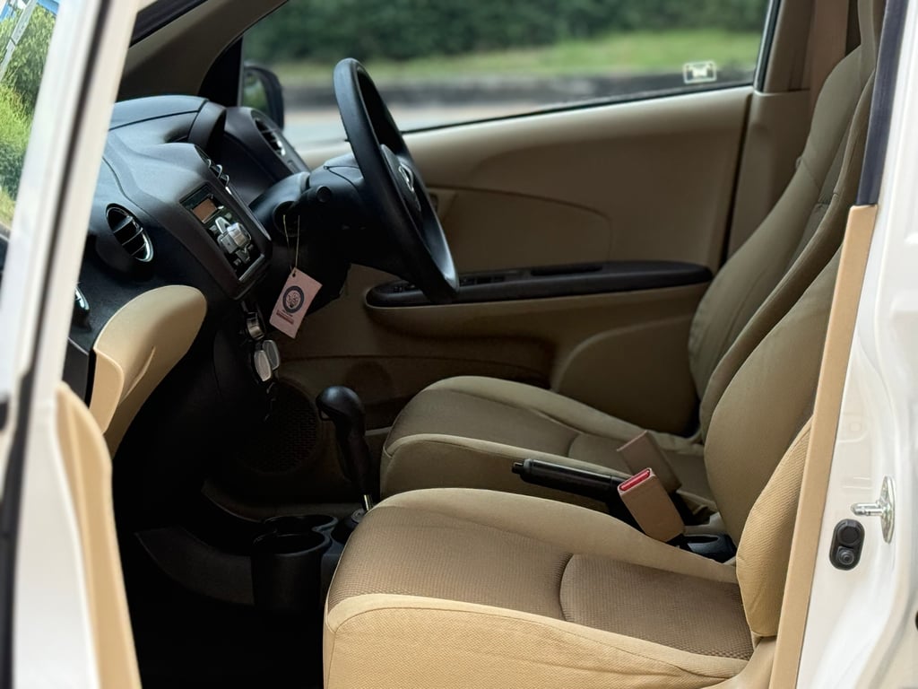Brio 1.2V Top สวยมีเสน่ห์ ไม่เคยชนหนัก เช็คศูนย์ Brio 1.2V Top สวยมีเสน่ห์ ไม่เคยชนหนัก เช็คศูนย์