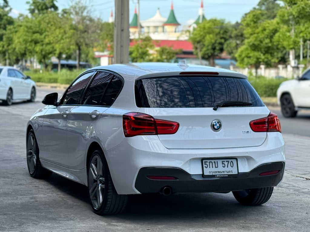 BMW 118i M Sport (F20) ไมเนอร์เช้นจ์แล้ว ภายในแดง สีสวยฉ่ำ BMW 118i M Sport (F20) ไมเนอร์เช้นจ์แล้ว ภายในแดง สีสวยฉ่ำ