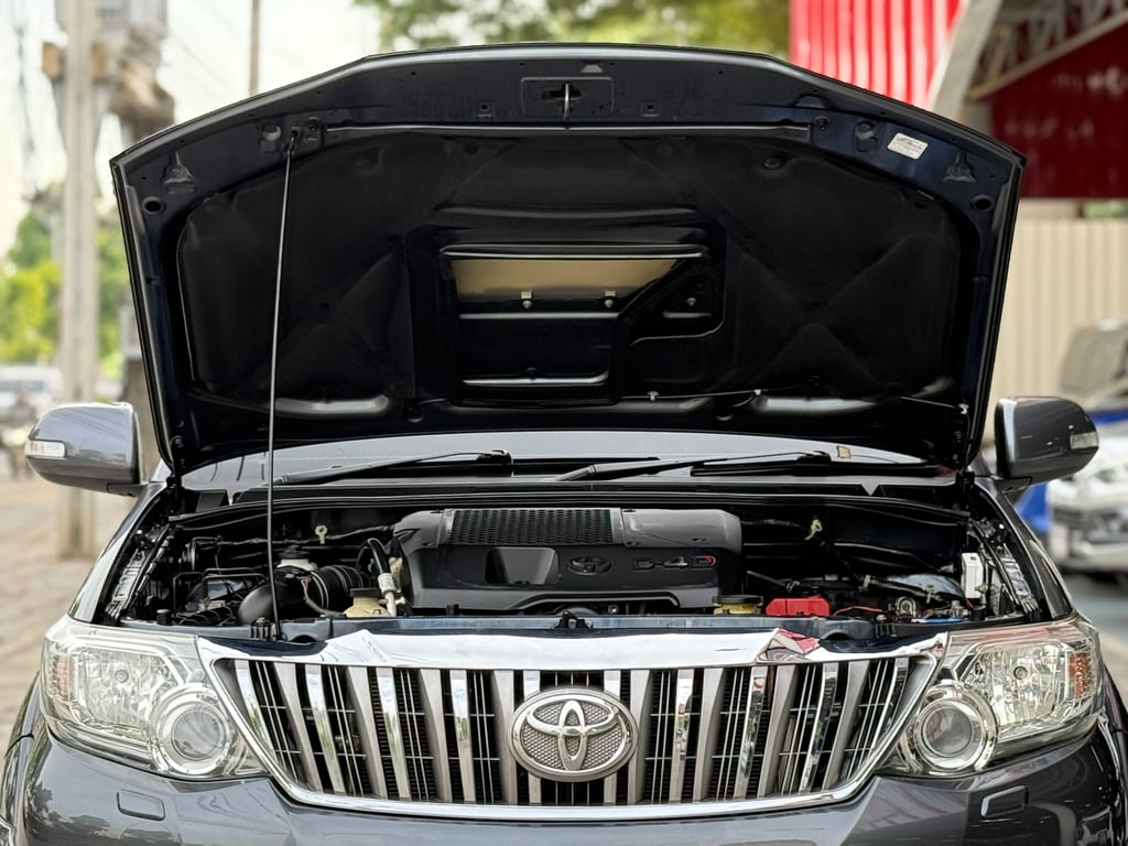 Toyota Fortuner 3.0V 4WD  มือเดียว แต่งสวย แม็ก+ยางใหม่พึ่งใส่