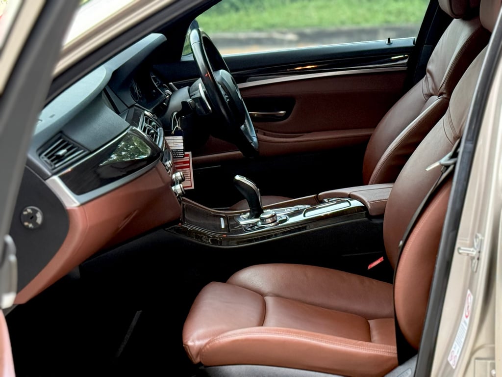 BMW (F10) 523i สภาพสมบูรณ์ น็อตไม่ขยับไม่เคยชน BMW (F10) 523i สภาพสมบูรณ์ น็อตไม่ขยับไม่เคยชน