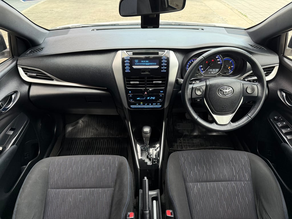 Toyota Yaris 1.2G Sport มือเดียว รุ่นTop ไมล์น้อย สภาพใหม่ Toyota Yaris 1.2G Sport มือเดียว รุ่นTop ไมล์น้อย สภาพใหม่