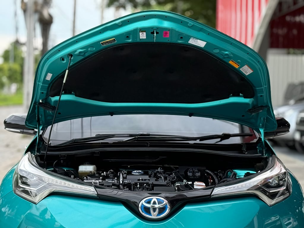 Toyota CHR 1.8 Hybrid Mid มือเดียว สวยมีเสน่ห์ แม็ก+ชุดแต่งครบ