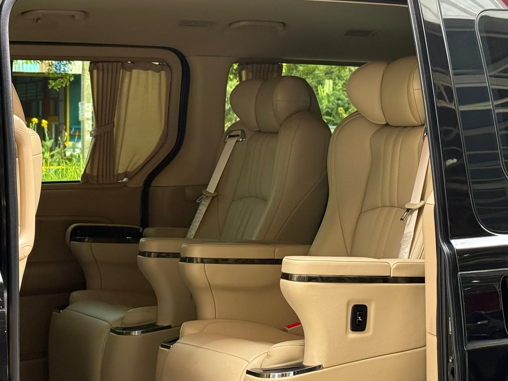 Hyundai H1 2.5 Deluxe เบาะVIP กับของแต่งร่วม2แสน ยกให้หมด Hyundai H1 2.5 Deluxe เบาะVIP กับของแต่งร่วม2แสน ยกให้หมด