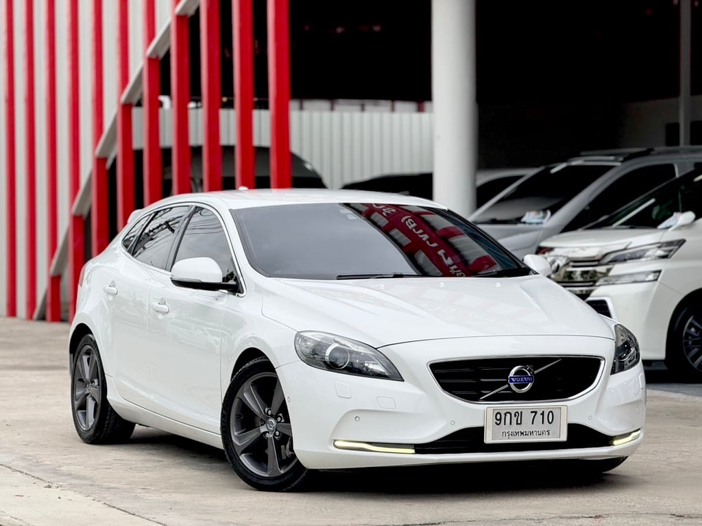 V40 T5 S Turbo ไม่เคยชน น็อตเดิมทั้งคัน ฟรีดาวน์ V40 T5 S Turbo ไม่เคยชน น็อตเดิมทั้งคัน ฟรีดาวน์