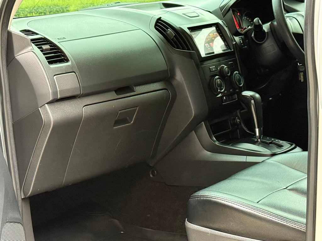 ISUZU MU-X 1.9 มือเดียวสวยกริ๊ป ไม่เคยชน แม็ก+ยางใหม่ ISUZU MU-X 1.9 มือเดียวสวยกริ๊ป ไม่เคยชน แม็ก+ยางใหม่