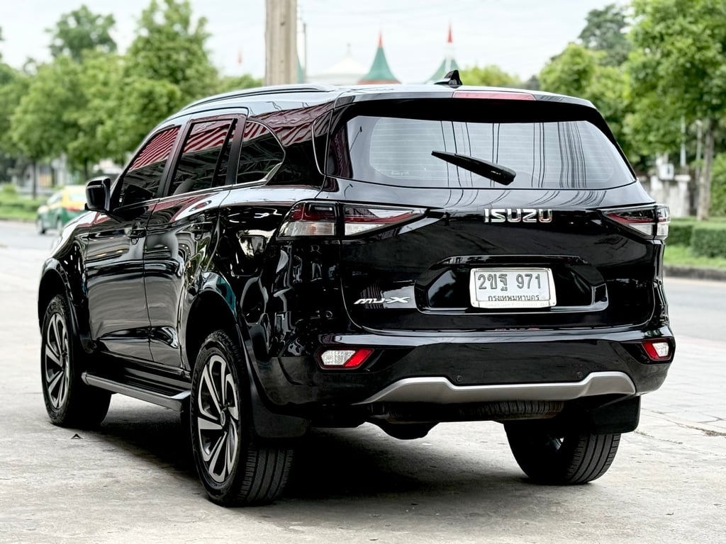 Isuzu MU-X 3.0 Ultimate 2WD มือเดียว สีเดิมบางทั้งคัน Isuzu MU-X 3.0 Ultimate 2WD มือเดียว สีเดิมบางทั้งคัน