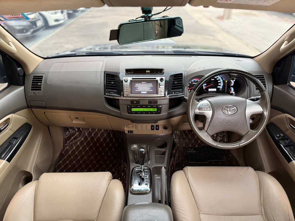 Toyota Fortuner 3.0V 4WD  มือเดียว แต่งสวย แม็ก+ยางใหม่พึ่งใส่