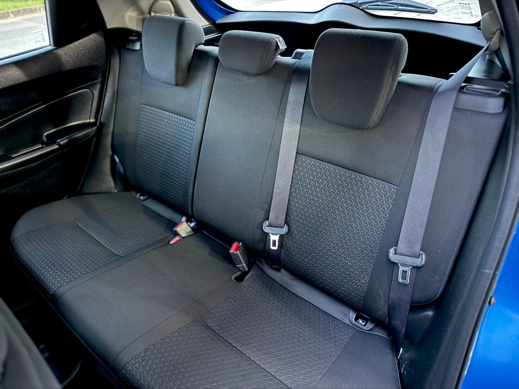 Suzuki Swift 1.2GL สวย ไม่เคยชน บอดี้รถเดิมโรงงาน Suzuki Swift 1.2GL สวย ไม่เคยชน บอดี้รถเดิมโรงงาน