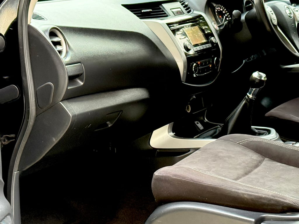 Nissan Navara NP300 2.5E 4ประตู ตัวยกสูงจากโรงงาน Nissan Navara NP300 2.5E 4ประตู ตัวยกสูงจากโรงงาน