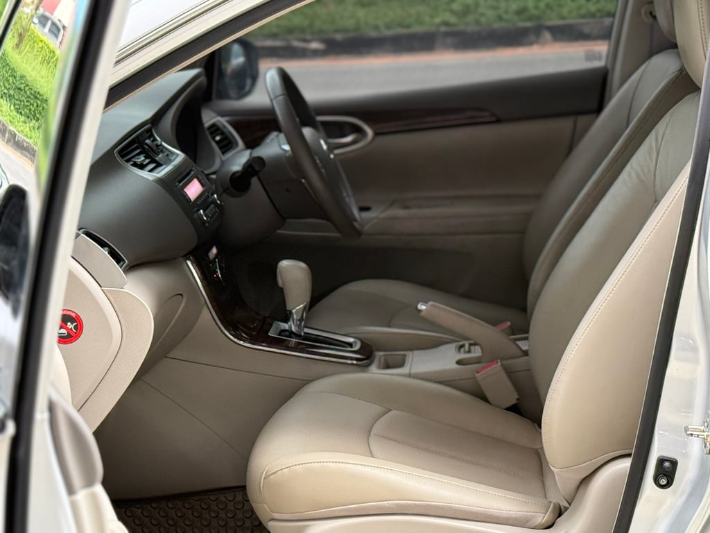 Sylphy 1.6V สวยมีเสน่ห์ สภาพสมบูรณ์ ขับดีมาก Sylphy 1.6V สวยมีเสน่ห์ สภาพสมบูรณ์ ขับดีมาก