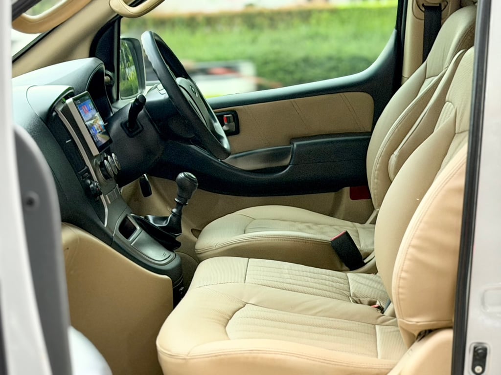 Hyundai H1 2.5MT Touring  มือเดียว มีป.1เหลือ ไมล์น้อย สวยกริ๊ป Hyundai H1 2.5MT Touring  มือเดียว มีป.1เหลือ ไมล์น้อย สวยกริ๊ป