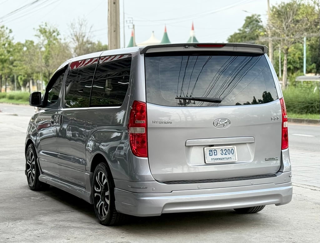 Hyundai H1 2.5 Deluxe สวยมีเสน่ห์ ชุดเบาะVIPเต็มระบบ