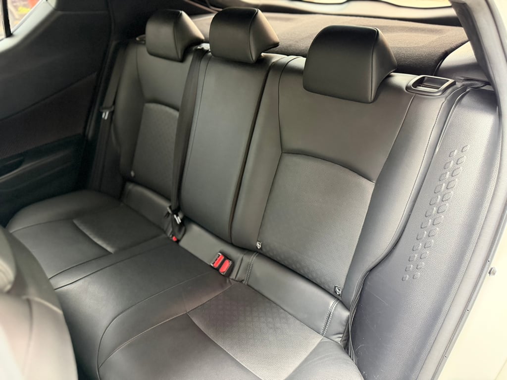 Toyota CHR 1.8 Hybrid High มือเดียว Top Option เดิมทั้งคัน