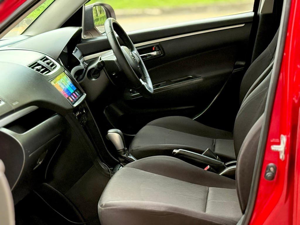 Suzuki Swift 1.2GLX Top มือเดียว ภายในสด ช่วงล่างเป๊ะ Suzuki Swift 1.2GLX Top มือเดียว ภายในสด ช่วงล่างเป๊ะ