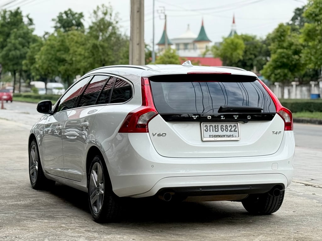 Volvo V60 1.6 T4F อเดียว ไม่เคยชน สภาพสมบูรณ์ มี ป.1 เหลือ Volvo V60 1.6 T4F อเดียว ไม่เคยชน สภาพสมบูรณ์ มี ป.1 เหลือ