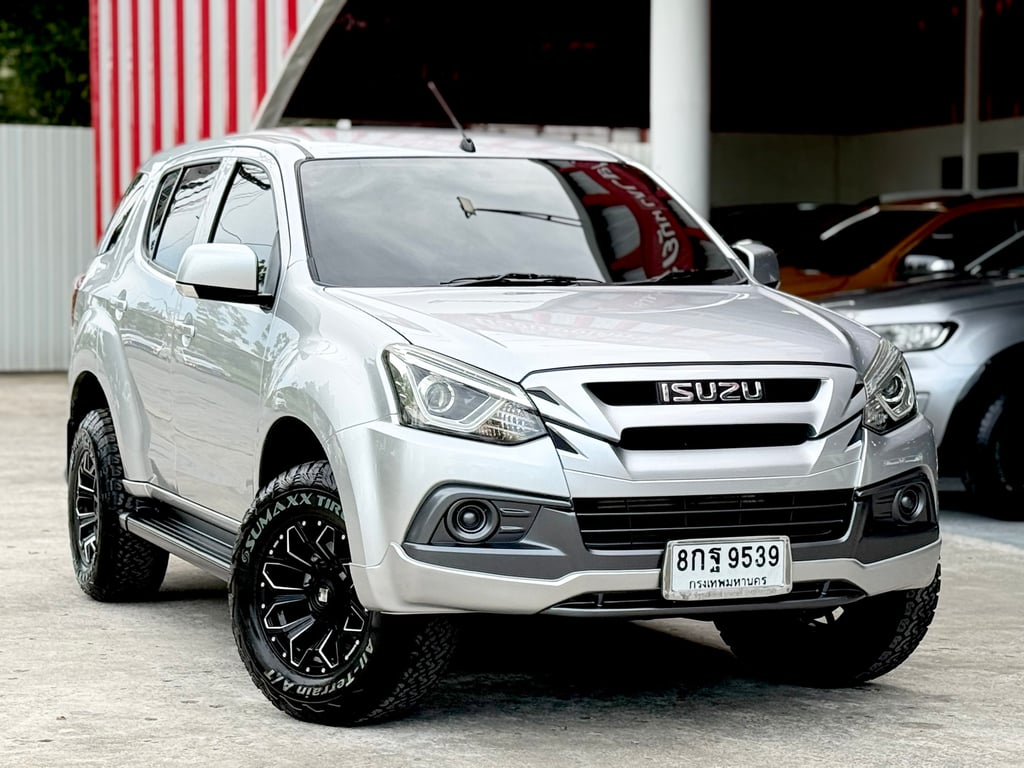 ISUZU MU-X 1.9 มือเดียวสวยกริ๊ป ไม่เคยชน แม็ก+ยางใหม่ ISUZU MU-X 1.9 มือเดียวสวยกริ๊ป ไม่เคยชน แม็ก+ยางใหม่