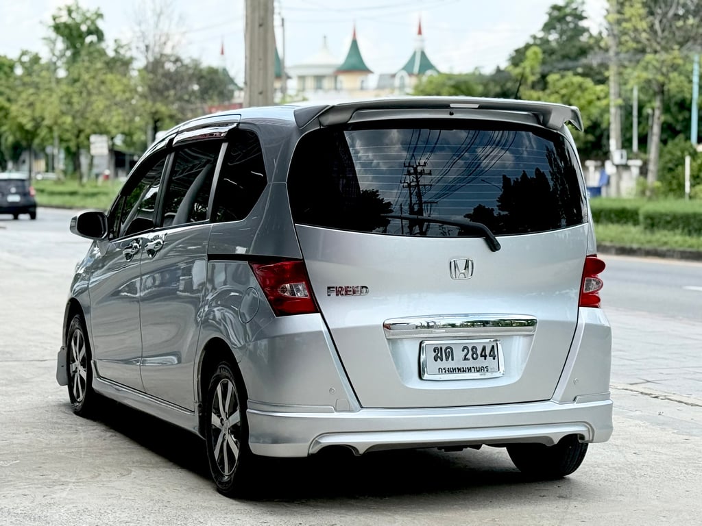 Freed 1.5SE Topสุด ประตูสไลด์ไฟฟ้า แอร์ออโต้ ฟรีดาวน์
