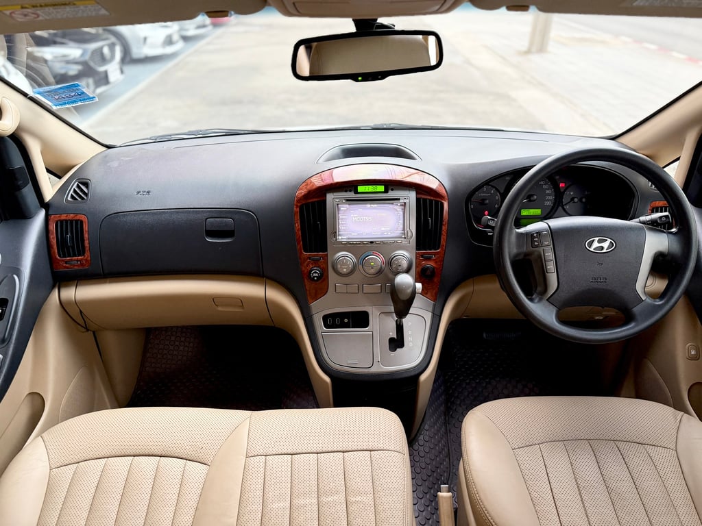 Hyundai H1 2.5 Deluxe สวยมีเสน่ห์ ชุดเบาะVIPเต็มระบบ