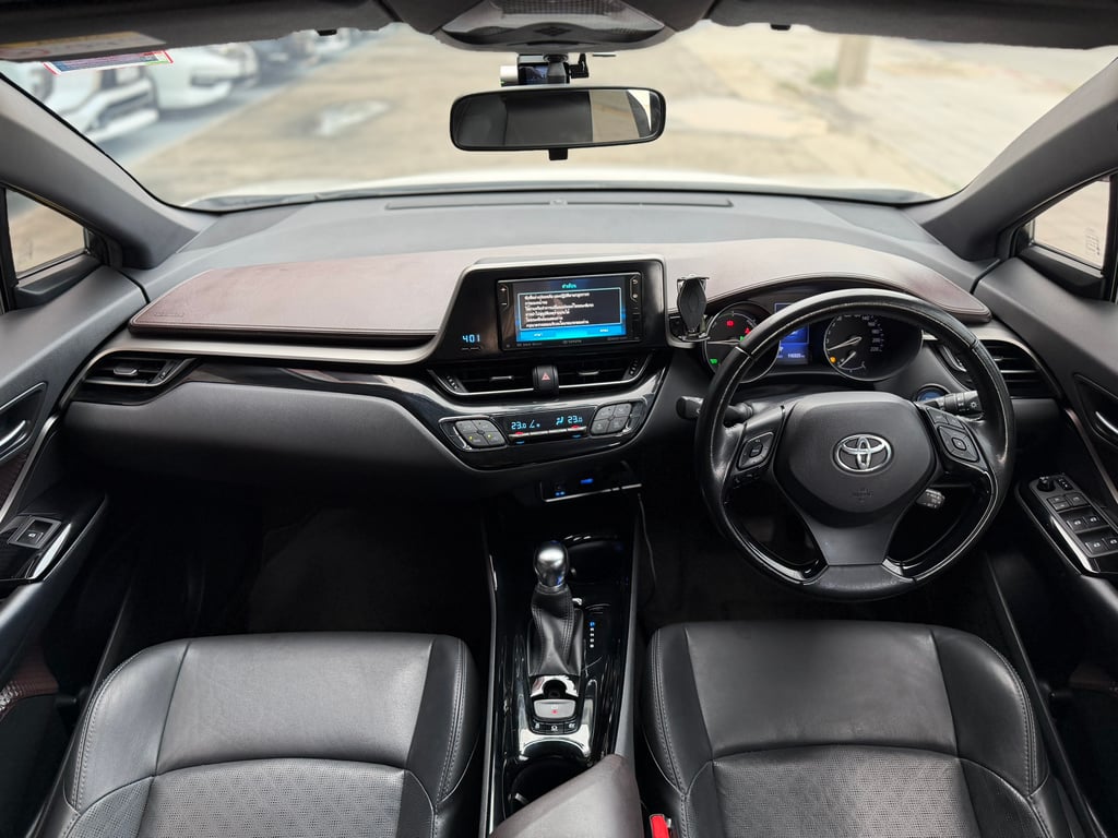 Toyota CHR 1.8 Hybrid High มือเดียว Top Option เดิมทั้งคัน