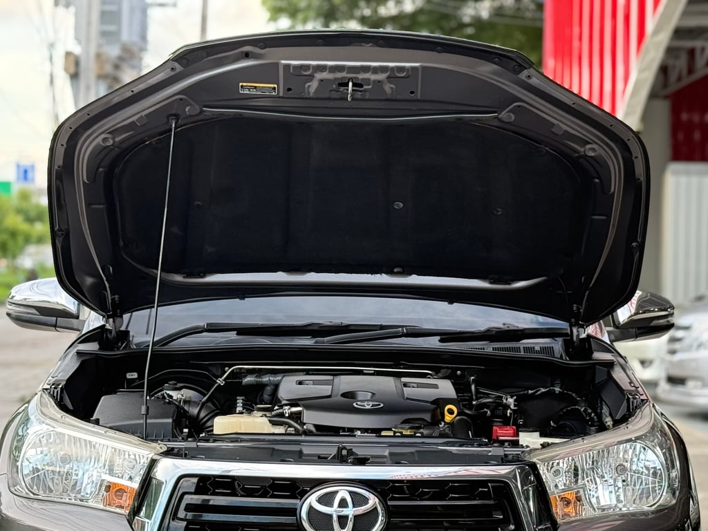 Toyota Revo 2.4MT Prerunner Smart CAB สีเต็ม ภายในสวย Toyota Revo 2.4MT Prerunner Smart CAB สีเต็ม ภายในสวย