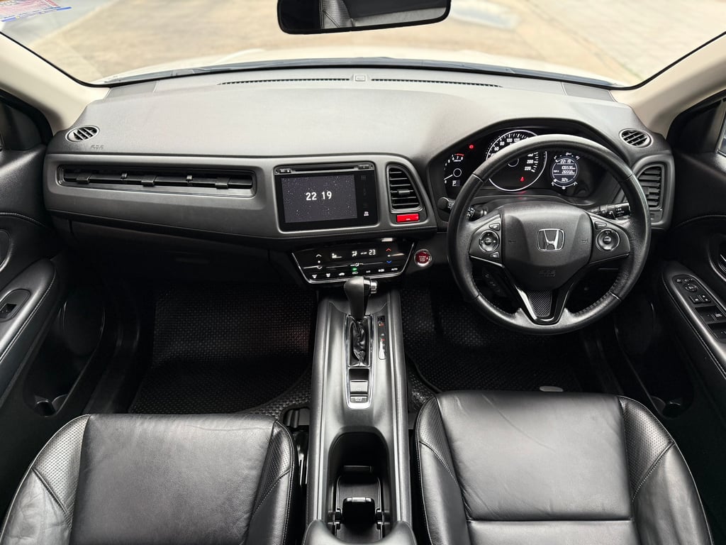 Honda HRV 1.8E ไมล์น้อยแท้ สีสวย ภายในสด Honda HRV 1.8E ไมล์น้อยแท้ สีสวย ภายในสด