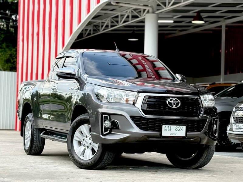 Toyota Revo 2.4MT Prerunner Smart CAB สีเต็ม ภายในสวย