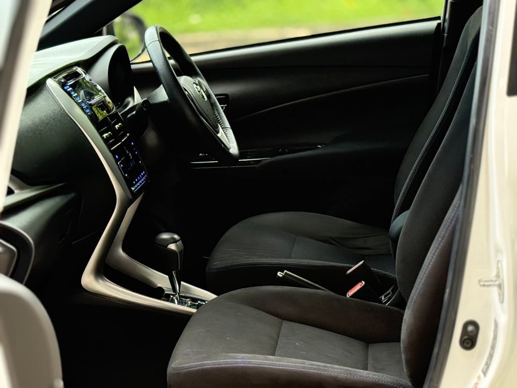 Toyota Yaris 1.2G Sport มือเดียว รุ่นTop ไมล์น้อย สภาพใหม่ Toyota Yaris 1.2G Sport มือเดียว รุ่นTop ไมล์น้อย สภาพใหม่