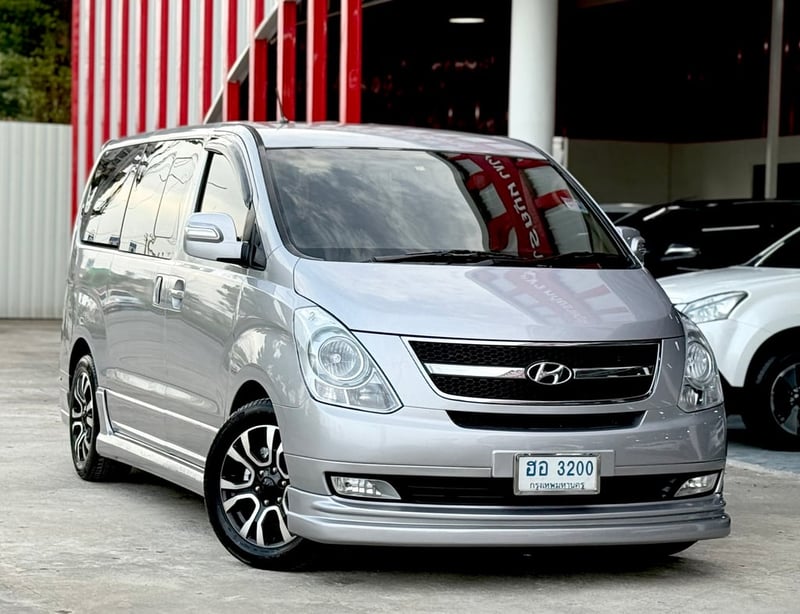 Hyundai H1 2.5 Deluxe สวยมีเสน่ห์ ชุดเบาะVIPเต็มระบบ
