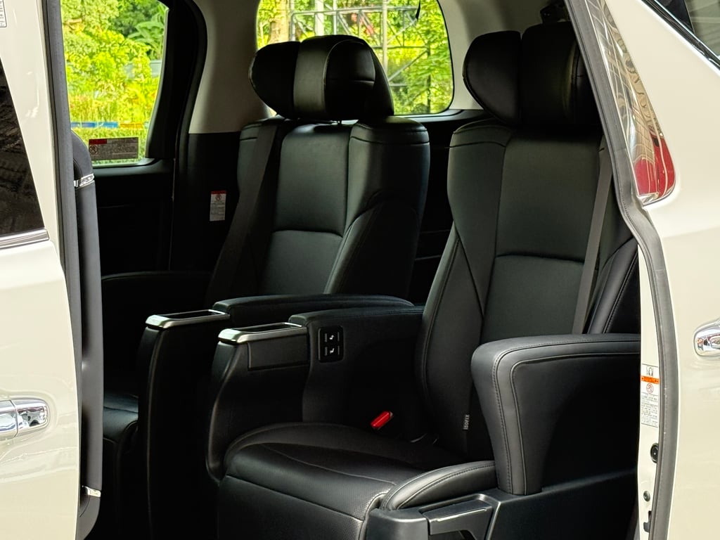 Alphard 2.5 SC Package น้ำมันล้วน เดิมสนิท ไม่เคยชน