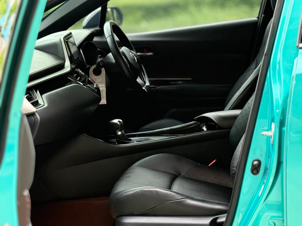 Toyota CHR 1.8 Hybrid Mid มือเดียว สวยมีเสน่ห์ แม็ก+ชุดแต่งครบ