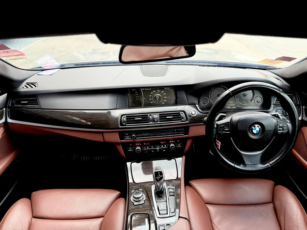 BMW (F10) 523i สภาพสมบูรณ์ น็อตไม่ขยับไม่เคยชน BMW (F10) 523i สภาพสมบูรณ์ น็อตไม่ขยับไม่เคยชน