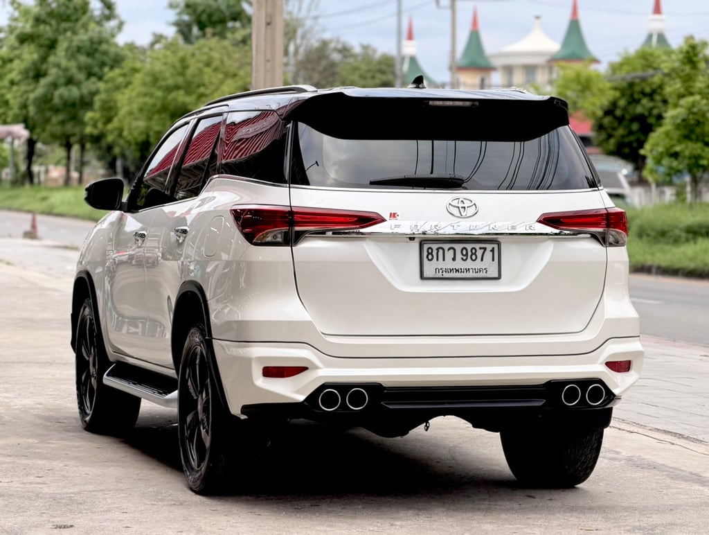Toyota Fortuner 2.4V ไมเนอร์เช้นจ์แล้ว ไม่เคยชนเลย ล้อTRD