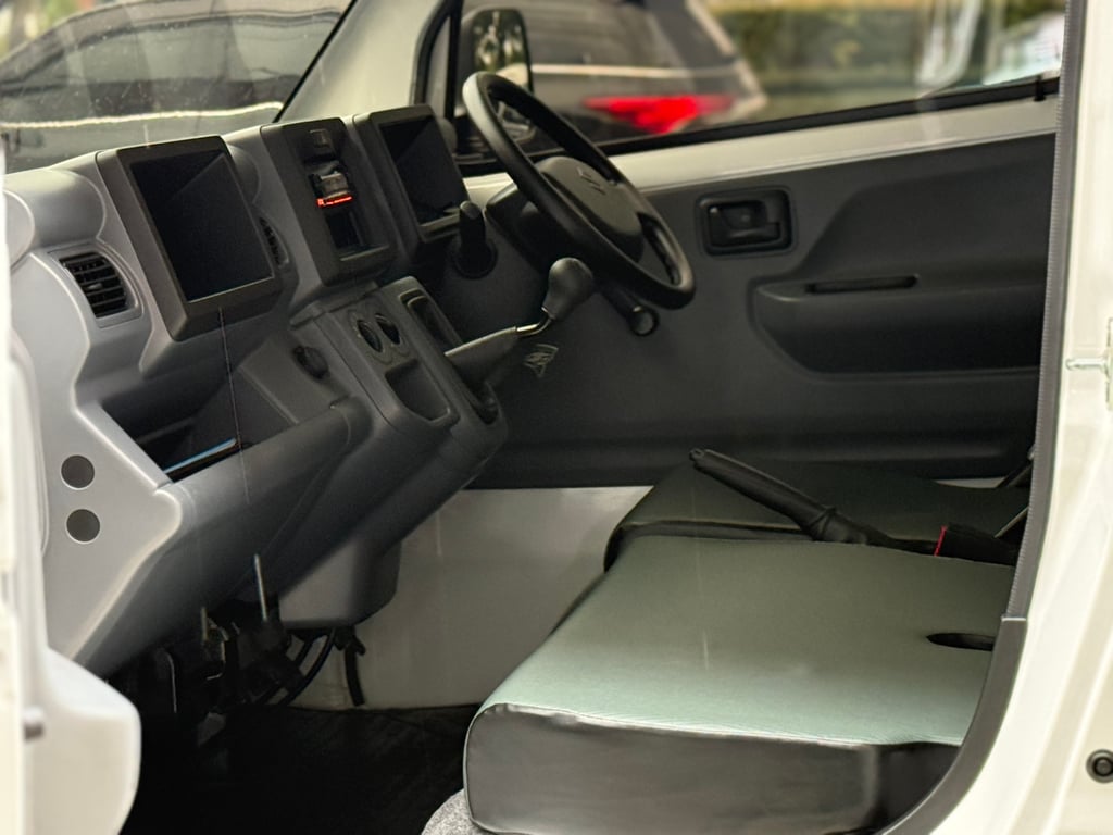 Suzuki Carry 1.5L มือเดียว ไมเนอร์เช้นจ์แล้ว ไม่เคยทำสีเลยซักซิ้น Suzuki Carry 1.5L มือเดียว ไมเนอร์เช้นจ์แล้ว ไม่เคยทำสีเลยซักซิ้น