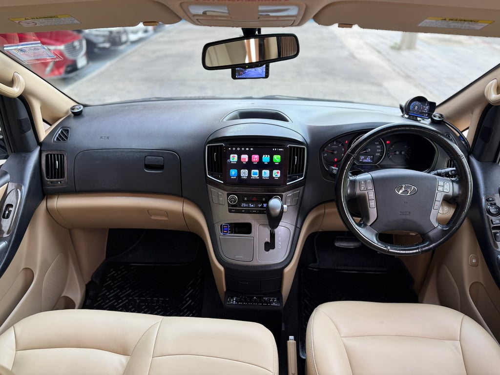Hyundai H1 2.5 Deluxe เบาะVIP กับของแต่งร่วม2แสน ยกให้หมด Hyundai H1 2.5 Deluxe เบาะVIP กับของแต่งร่วม2แสน ยกให้หมด