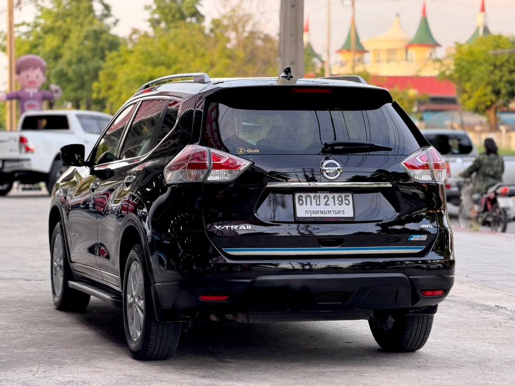 Nissan X-Trail 2.0V Hybrid ขับ4WD แบตยังมีประกันศูนย์เหลือ
