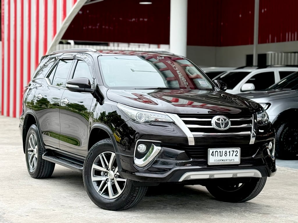 Fortuner 2.4V 2WD มือเดียวป้ายแดงซื้อสด ไม่เคยชนเลย
