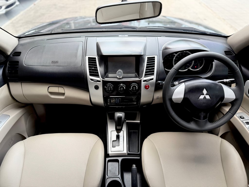 Pajero 2.5GT มือเดียว ดีเซล ขับ2WD ดูแลถึงไม่โทรมเลย Pajero 2.5GT มือเดียว ดีเซล ขับ2WD ดูแลถึงไม่โทรมเลย