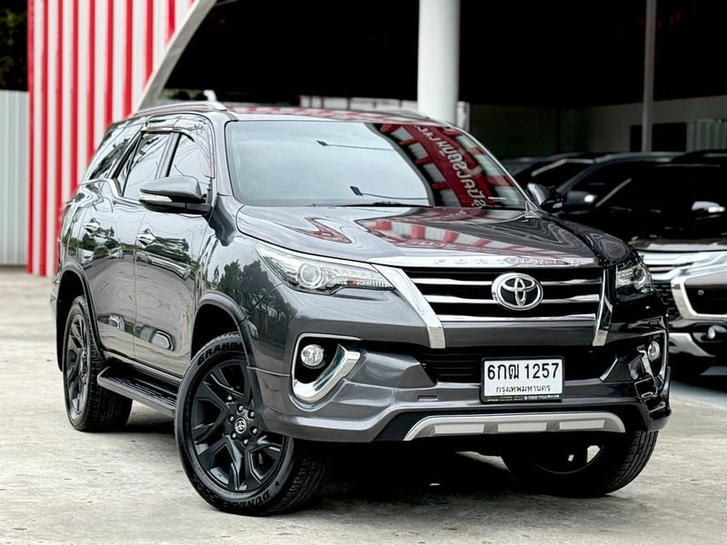 Toyota Fortuner 2.8V 2WD  เดิมบาง แต่งสวยมีเสน่ห์ พร้อมใช้