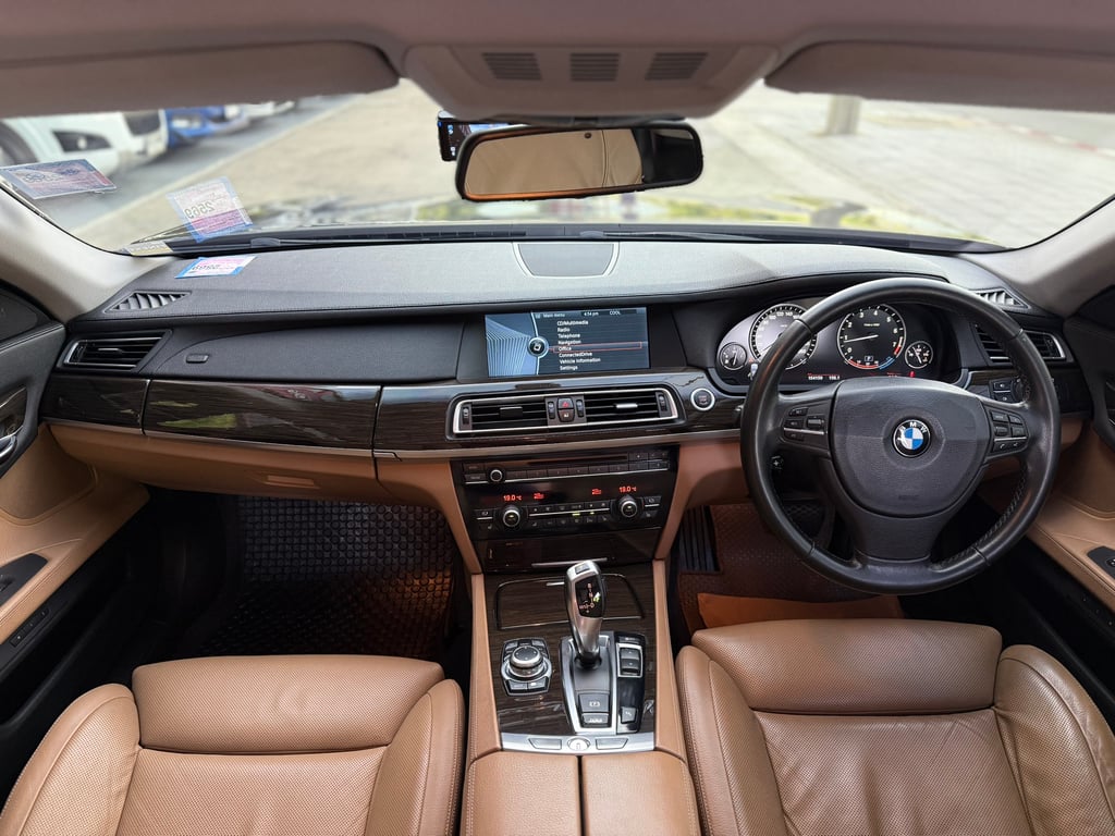 BMW 730i (F02) สภาพสมบูรณ์ เดิมสนิท ไม่เคยชน BMW 730i (F02) สภาพสมบูรณ์ เดิมสนิท ไม่เคยชน