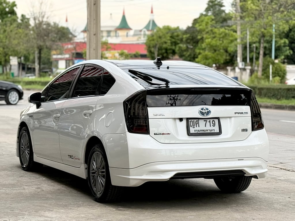 Prius 1.8 TRDแท้ มือเดียว ไม่เคยชน เเบตHybridเปลี่ยนแล้ว