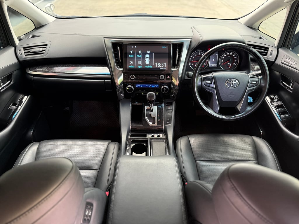 Alphard 2.5 SC Package น้ำมันล้วน เดิมสนิท ไม่เคยชน