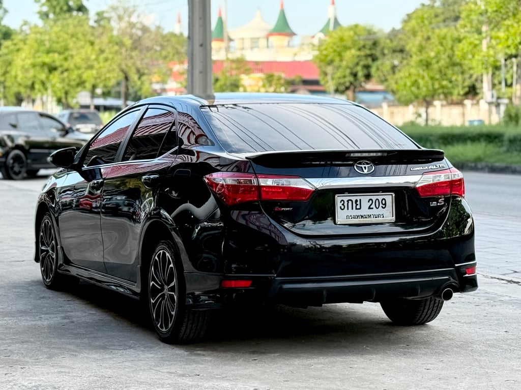 Toyota Altis 1.8 ESport มือเดียว ตัวแต่งพิเศษแท้จากโรงงาน Toyota Altis 1.8 ESport มือเดียว ตัวแต่งพิเศษแท้จากโรงงาน