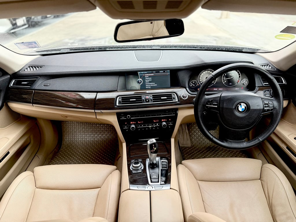 BMW (F02) 730Li มือเดียว เดิมทั้งคันน็อตไม่ขยับ เช็คศูนย์ BMW (F02) 730Li มือเดียว เดิมทั้งคันน็อตไม่ขยับ เช็คศูนย์